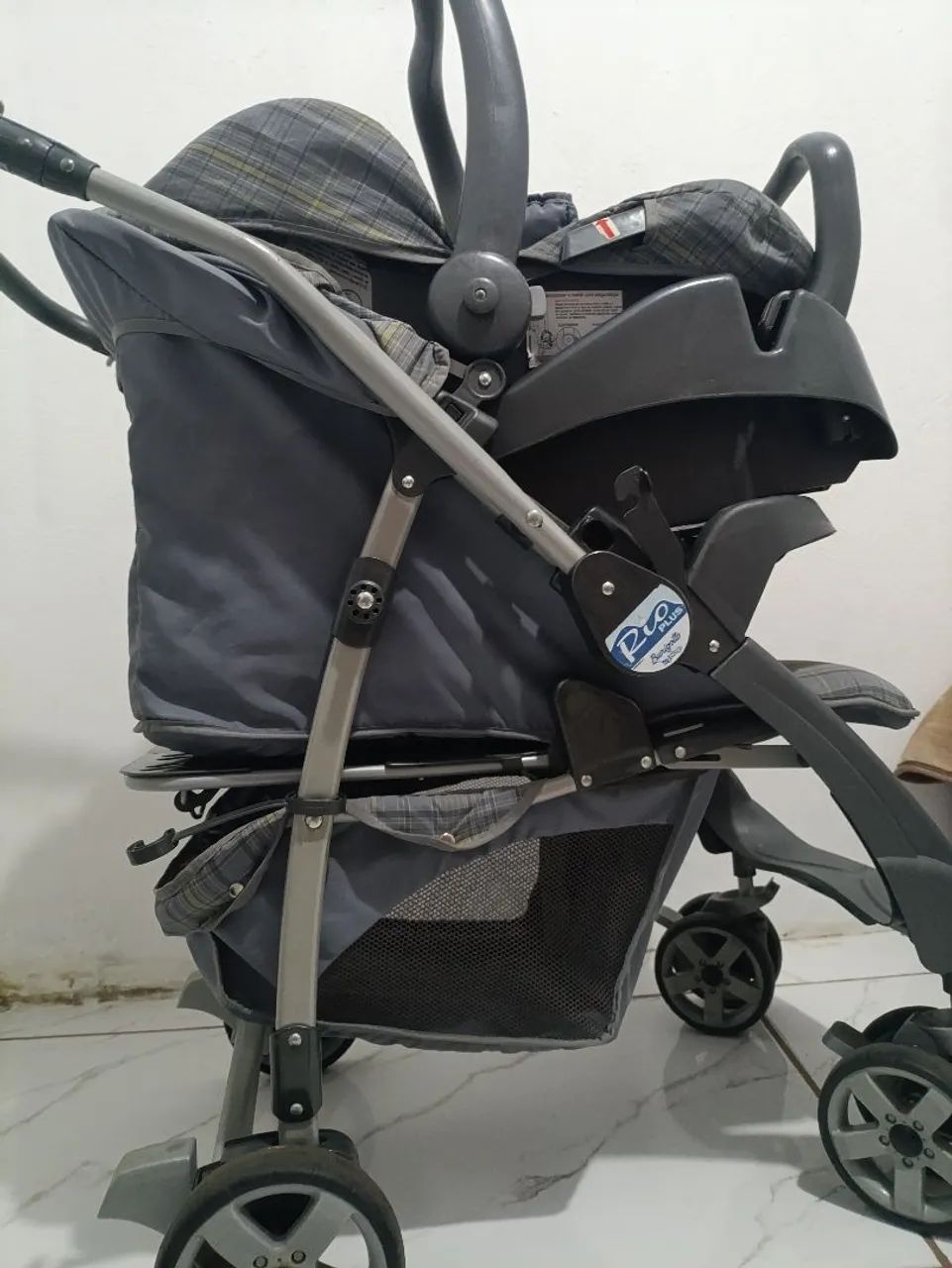 CARRINHO COM BEBÊ CONFORTO USADO - Foto 3