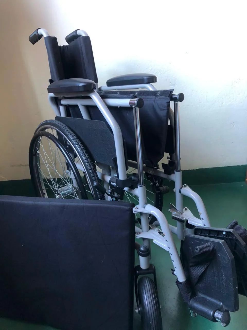 Cadeira de Rodas - Foto 3