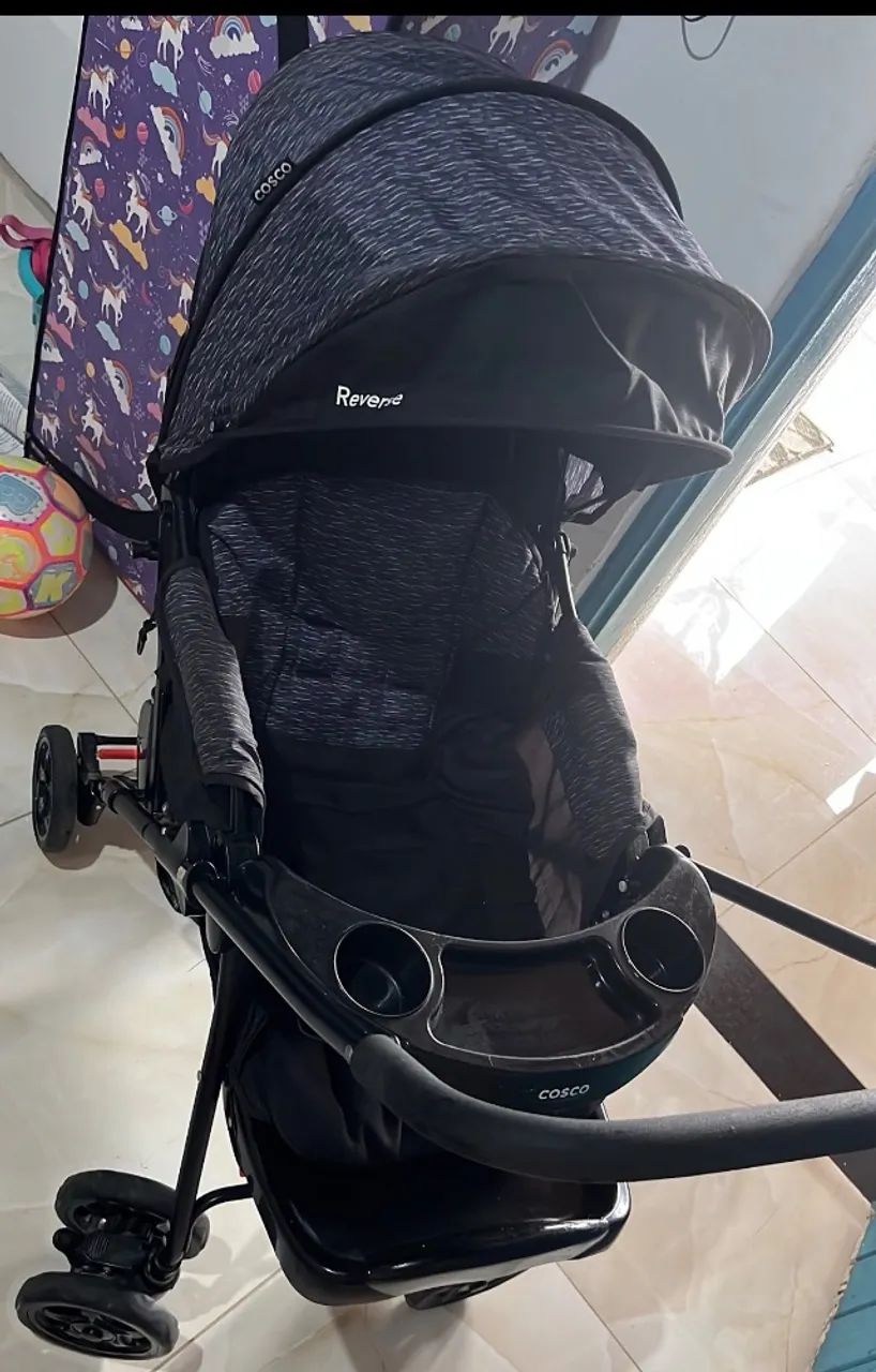 Carrinho de bebê semi novo 