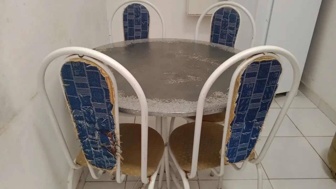 Mesa 4 cadeiras 
