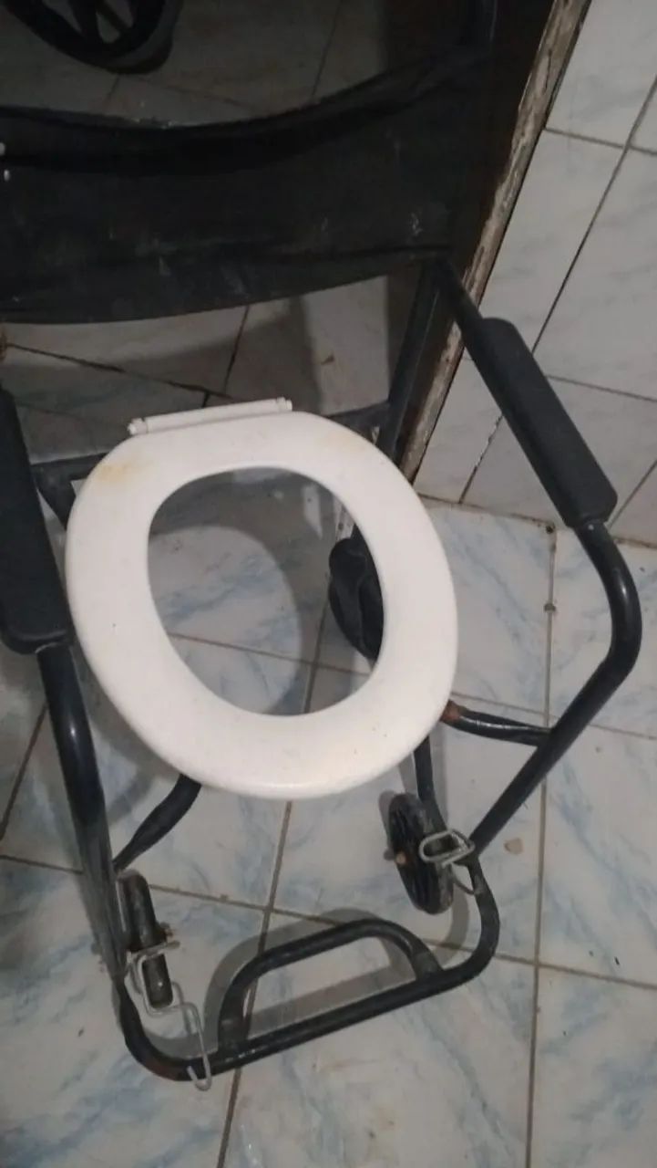 Cadeira de Rodas Manual Leve e Prática - Pouco Uso