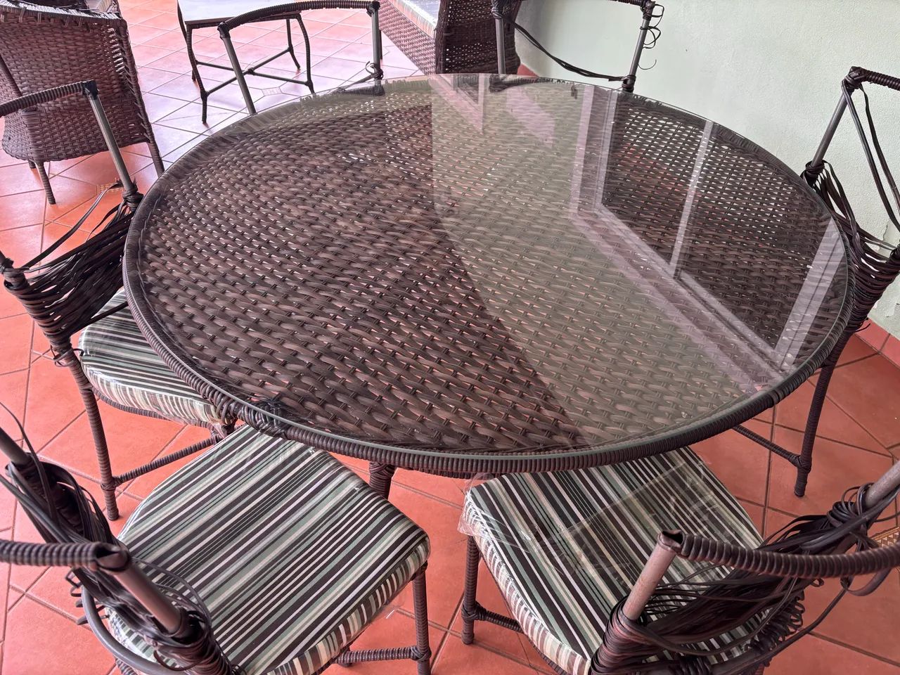 Jogo de mesa com poltrona - Foto 2