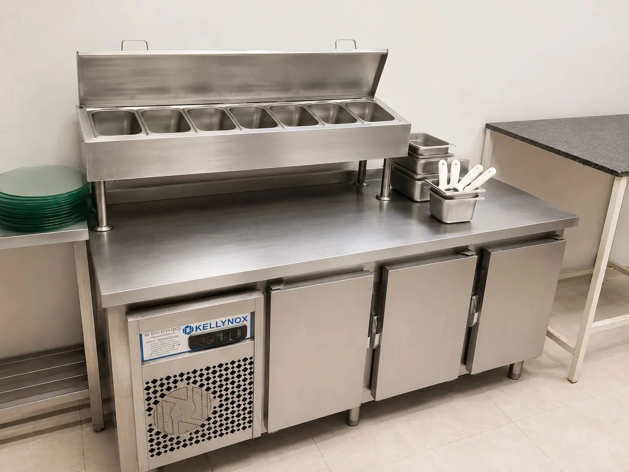 Praça Refrigerada Kellynox 2,00 x 0,60 m - 220V - 6 Cubas