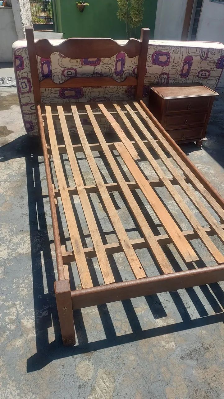 Cama solteiro e criado miudinho de sucupira