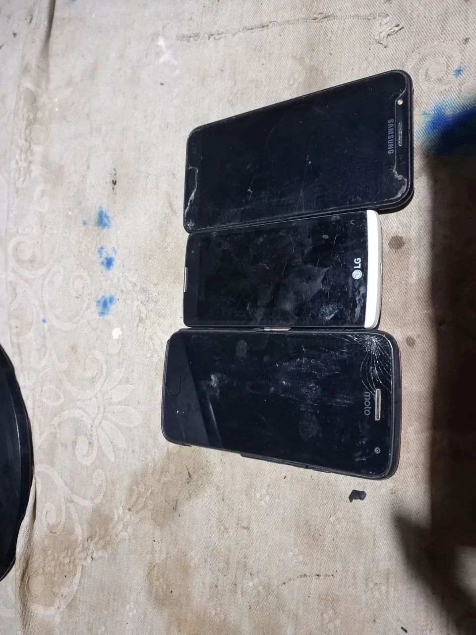 3 aparelho de celular nao sei se funciona 