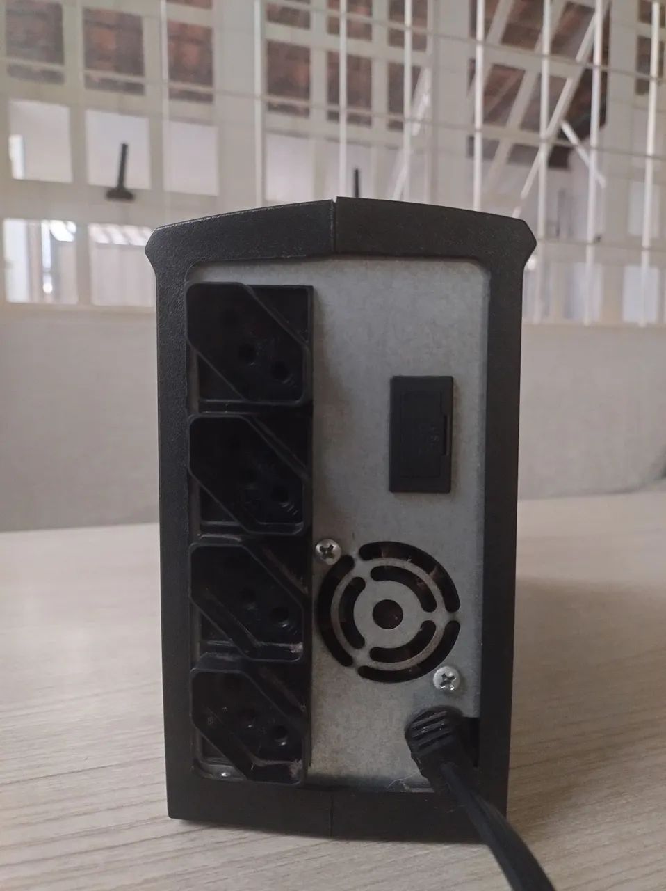 Nobreak SMS 600VA Bivolt - Funcionando Perfeitamente - Foto 3