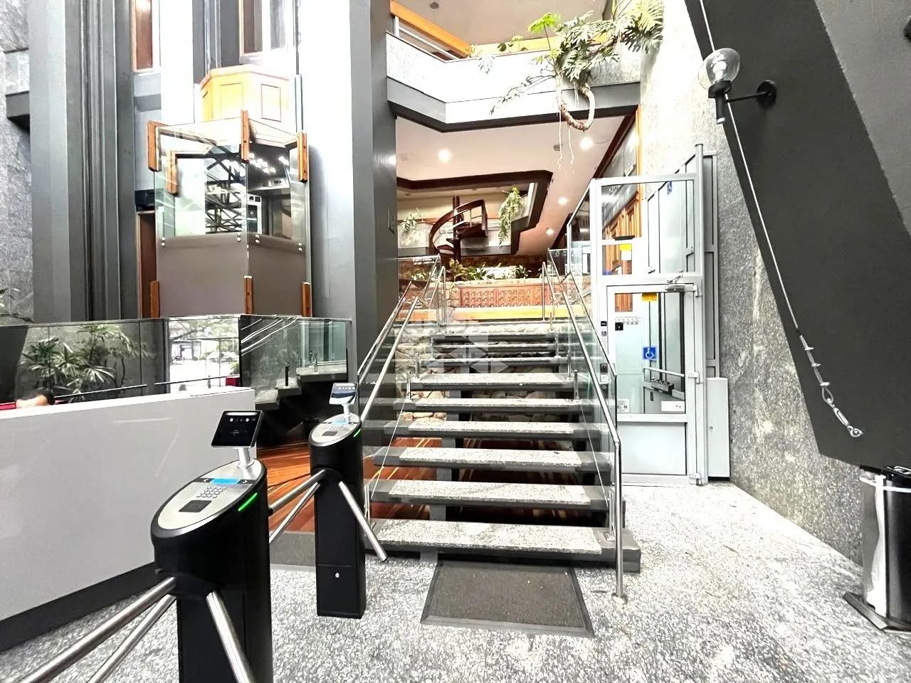 Conjunto Comercial com Garagem no Edifício Royal Center - 3ª Perimetral - Foto 4