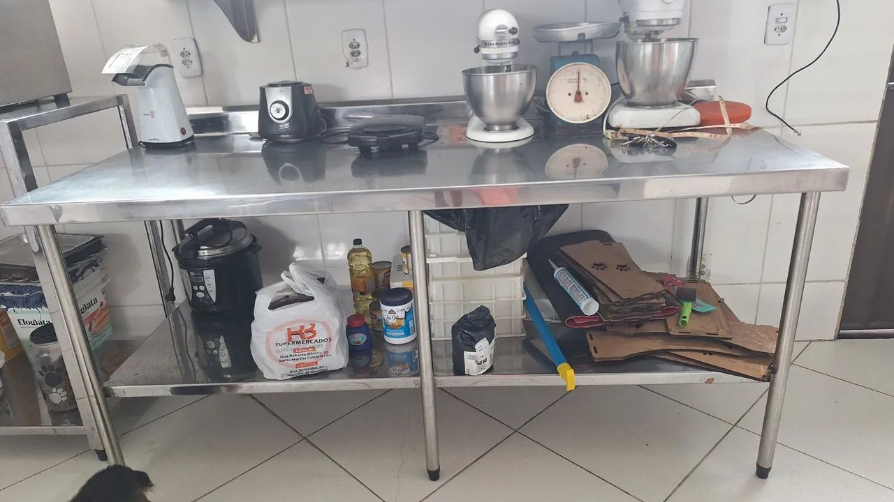MESA DE INOX COM PRATELEIRA INTERNA 1.90 × 85cm