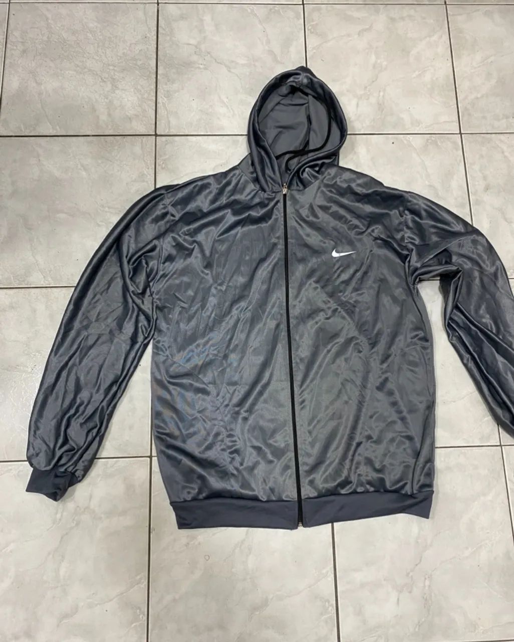 Jaqueta cinza da Nike 