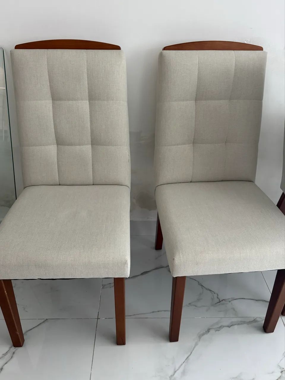 Vendo 6 cadeiras  mesa de jantar