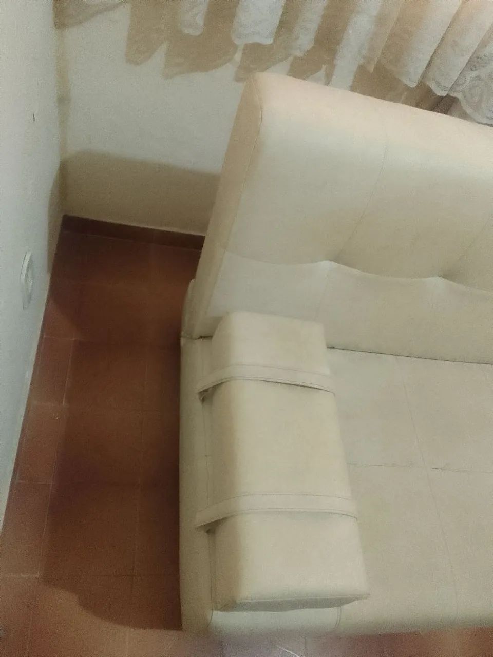 Vendo Sofá Cama de Cor Creme Couro Já Usado . - Foto 4