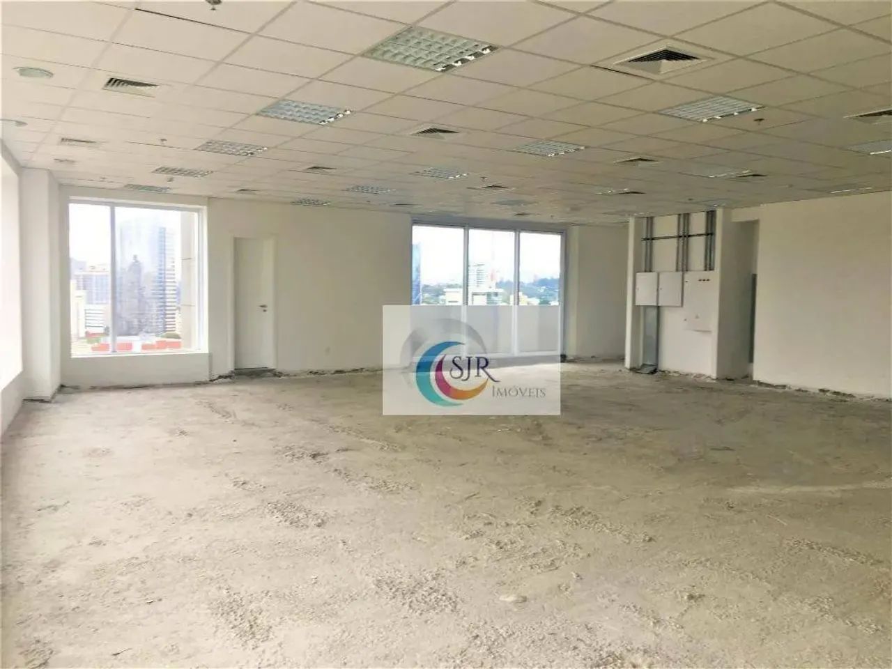 Conjunto comercial com 410m² em vão livre com 10 vagas de garagem! - Foto 2