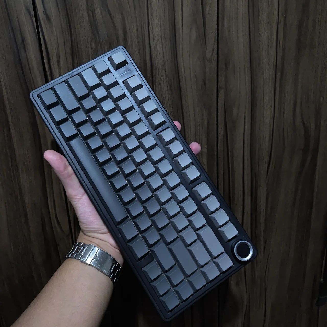 Aula F75 Gradient Black