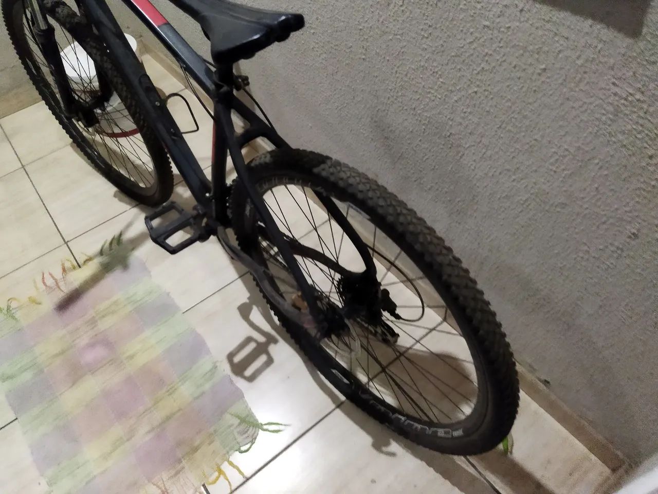 Bicicleta aro 29 em bom estado - Foto 5