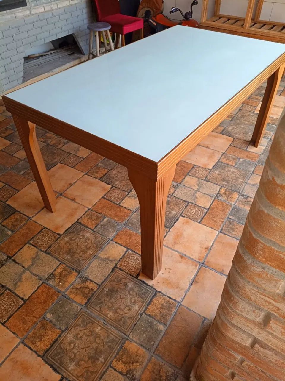 Mesa de madeira com tampo de vidro - Foto 4