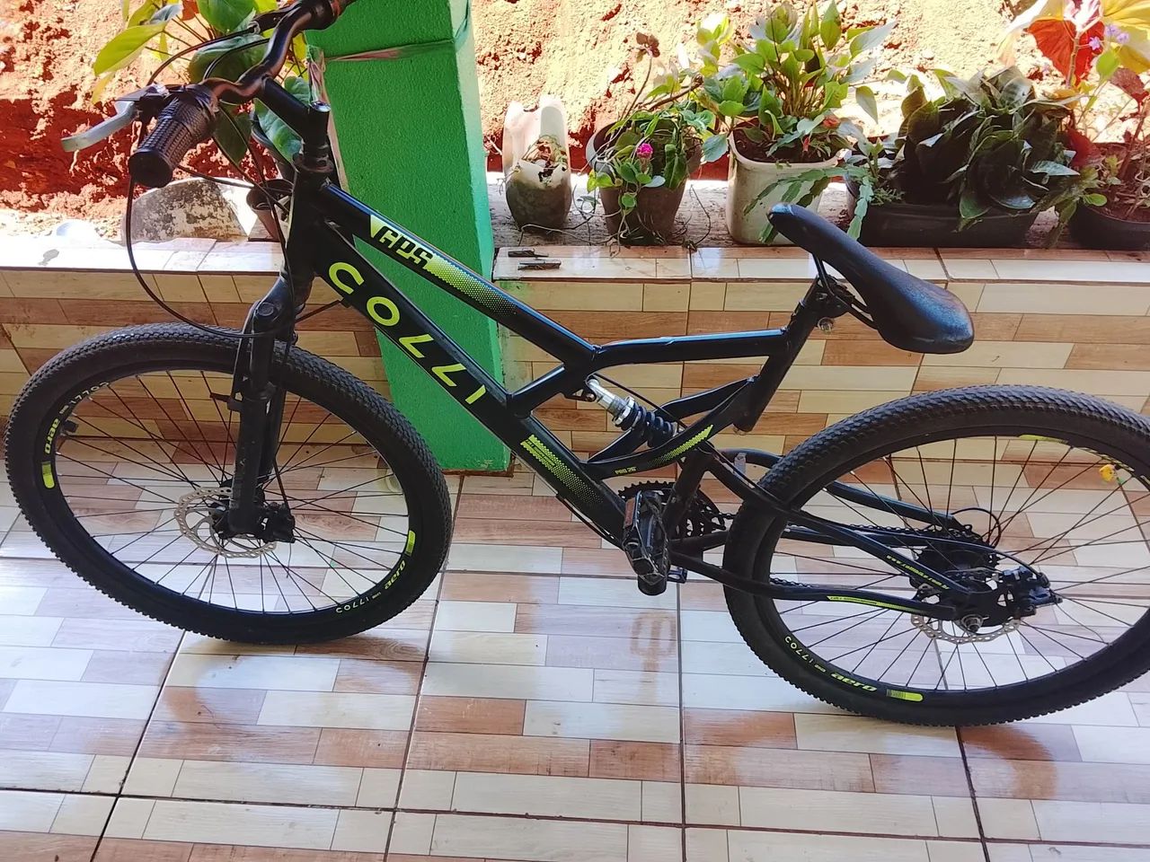 Vendo bicicleta usada com alguns problemas colli aro 26