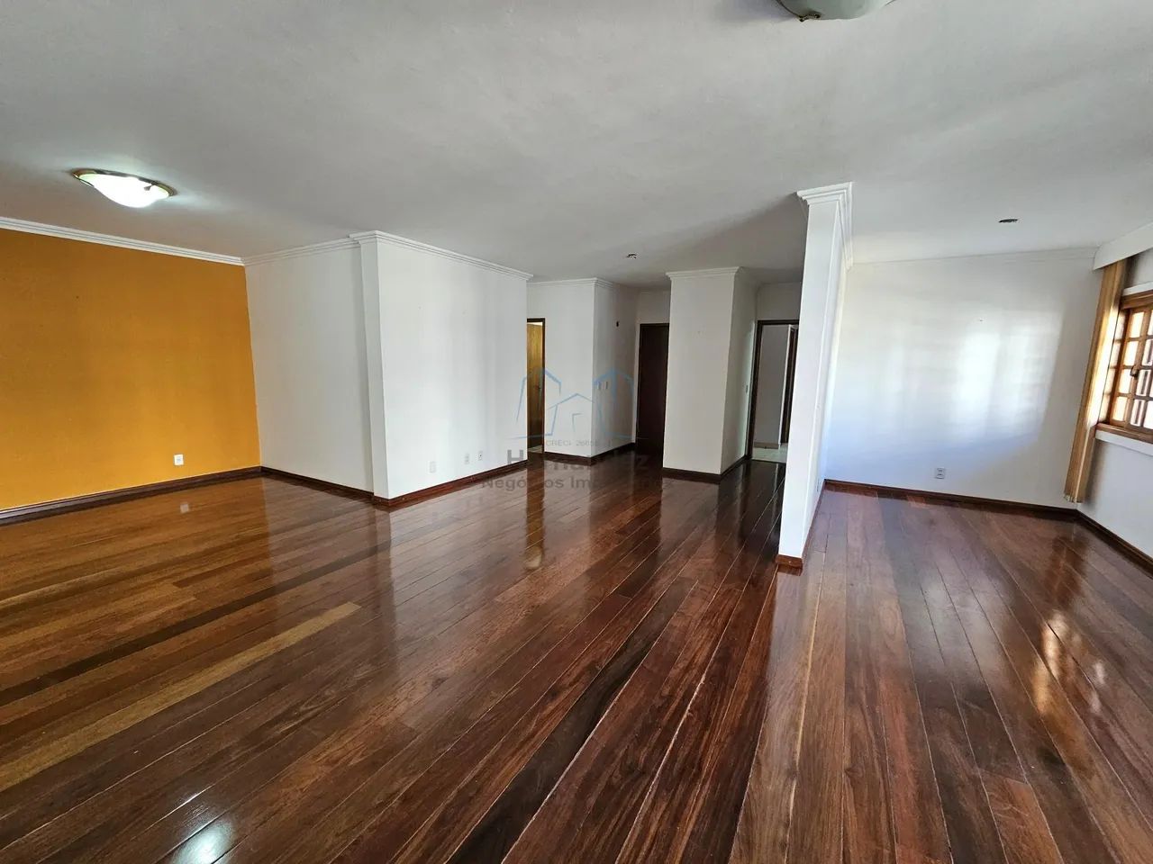Apartamento com 214m² próximo a Dom Joaquim