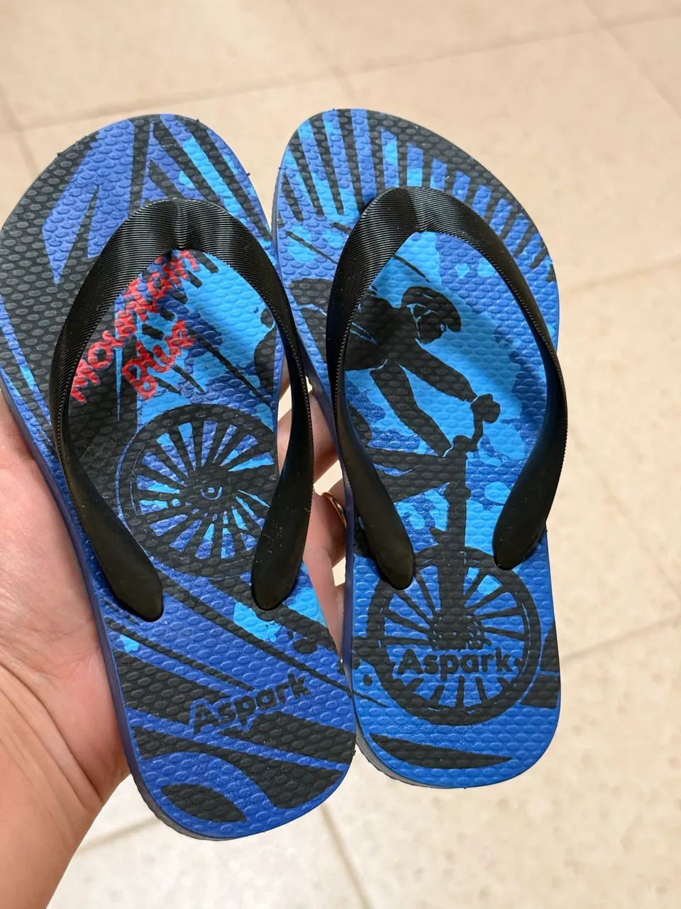 Kit sapatos menino (tênis/ crocs/chinelo)  - Foto 4