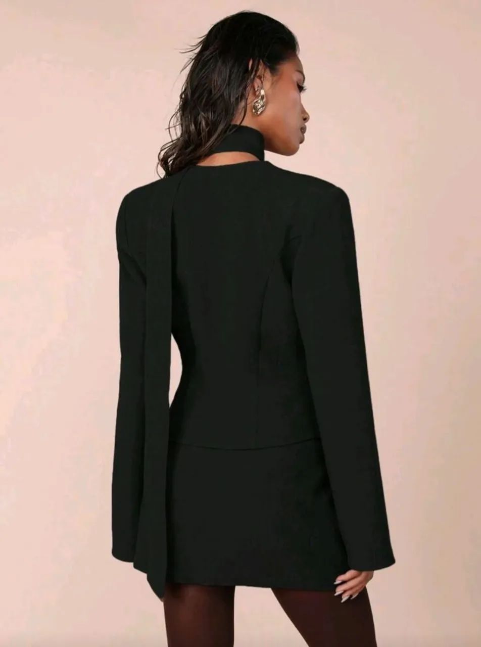 Conjunto Blazer Decotado e Saia (Tamanho PP) - Foto 3