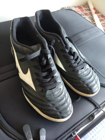 Chuteira Mizuno semi nova 42'
