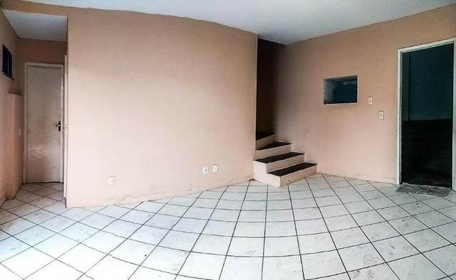 GA0040 Galpão Comercial no Ancuri, 700m² construído, escritório, vaga de garagem - Foto 5