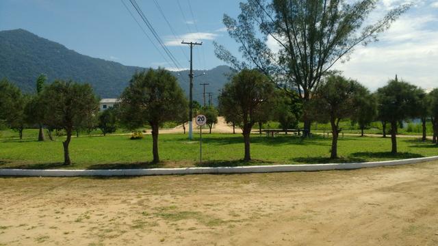 Ótimos terrenos financiados em Condomínio de frente à praia de Jaconé, Saquarema - Foto 2