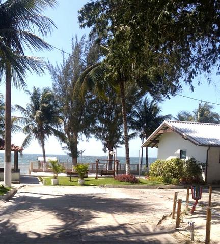Casa duplex em condomínio com 3 quartos, em frente a Lagoa