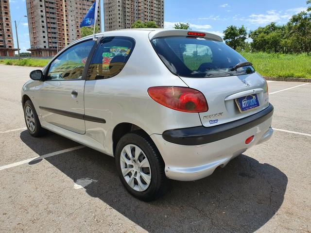 Peugeot 206 2007/08 1.4 com ar condicionado entrada a partir de 990 reais - Foto 2