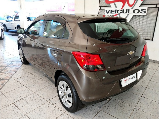 Chevrolet Onix 1.4 LT - Foto 2