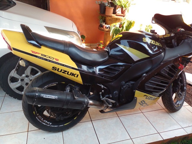 MOTO SUZUKI