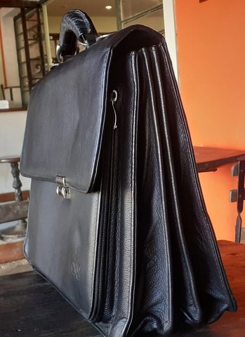 Aja Suradam reform Enorme pasta executiva, em couro natural da CNS. - Bolsas, malas e mochilas - Centro, Pirajuí 1053712404 | OLX Aja Suradam reform Enorme pasta executiva, em couro natural da CNS. - Bolsas, malas e mochilas - Centro, Pirajuí 1053712404 | OLX