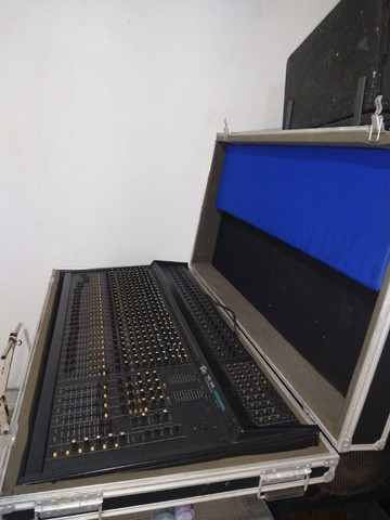 mesa de som Peavey console com hard case modelo SRC-2400 super conservada black friday - Foto 2