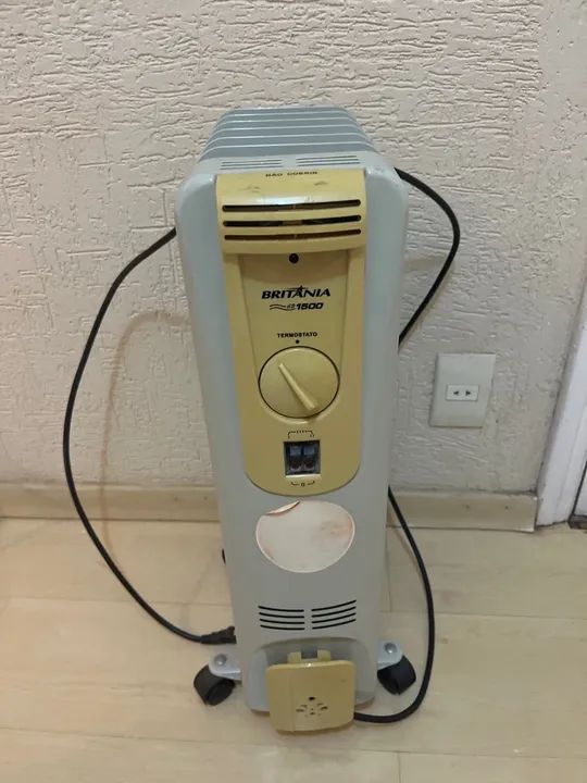 Aquecedor elétrico Britânia AB1500 com óleo  - Foto 2