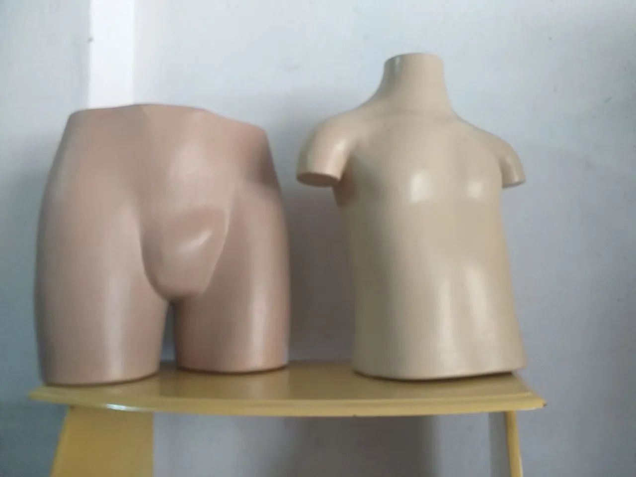 Vários maniquins aoartir 30 reais .