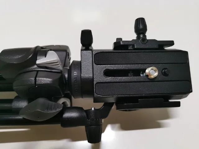 Tripé Manfrotto 290 Light com cabeça hidraulica Novo - Foto 3