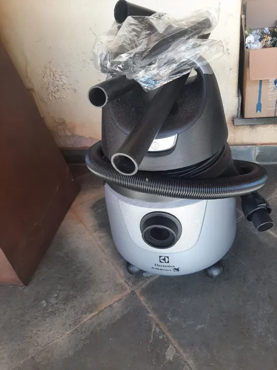 Aspirador de Pó e Água Electrolux A10N1 Cinza/Preto 220V