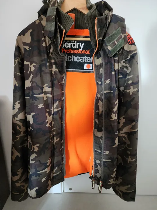 Jaqueta camuflada Superdry