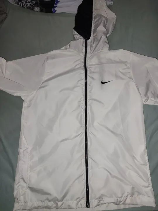 Jaqueta Nike branco com capuz