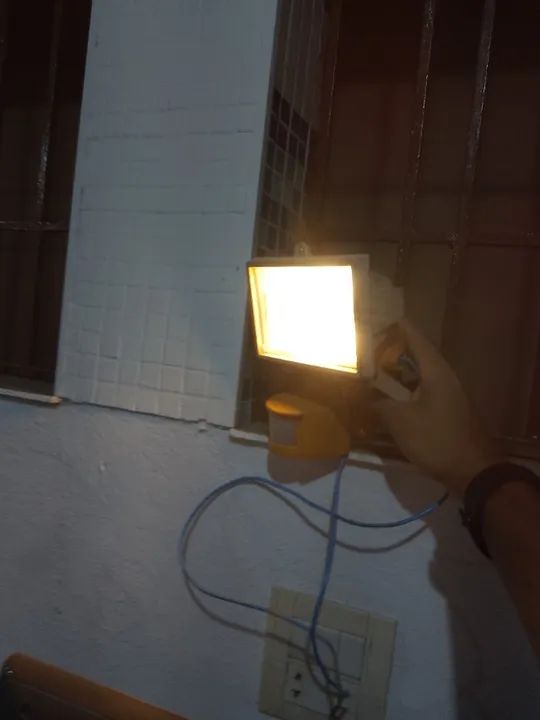 Refletor com sensor de presença em led - Foto 4