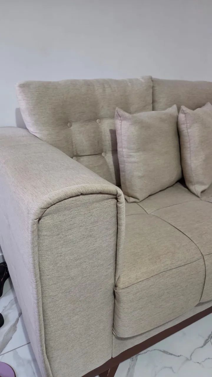 Sofá em linho64717834537345124