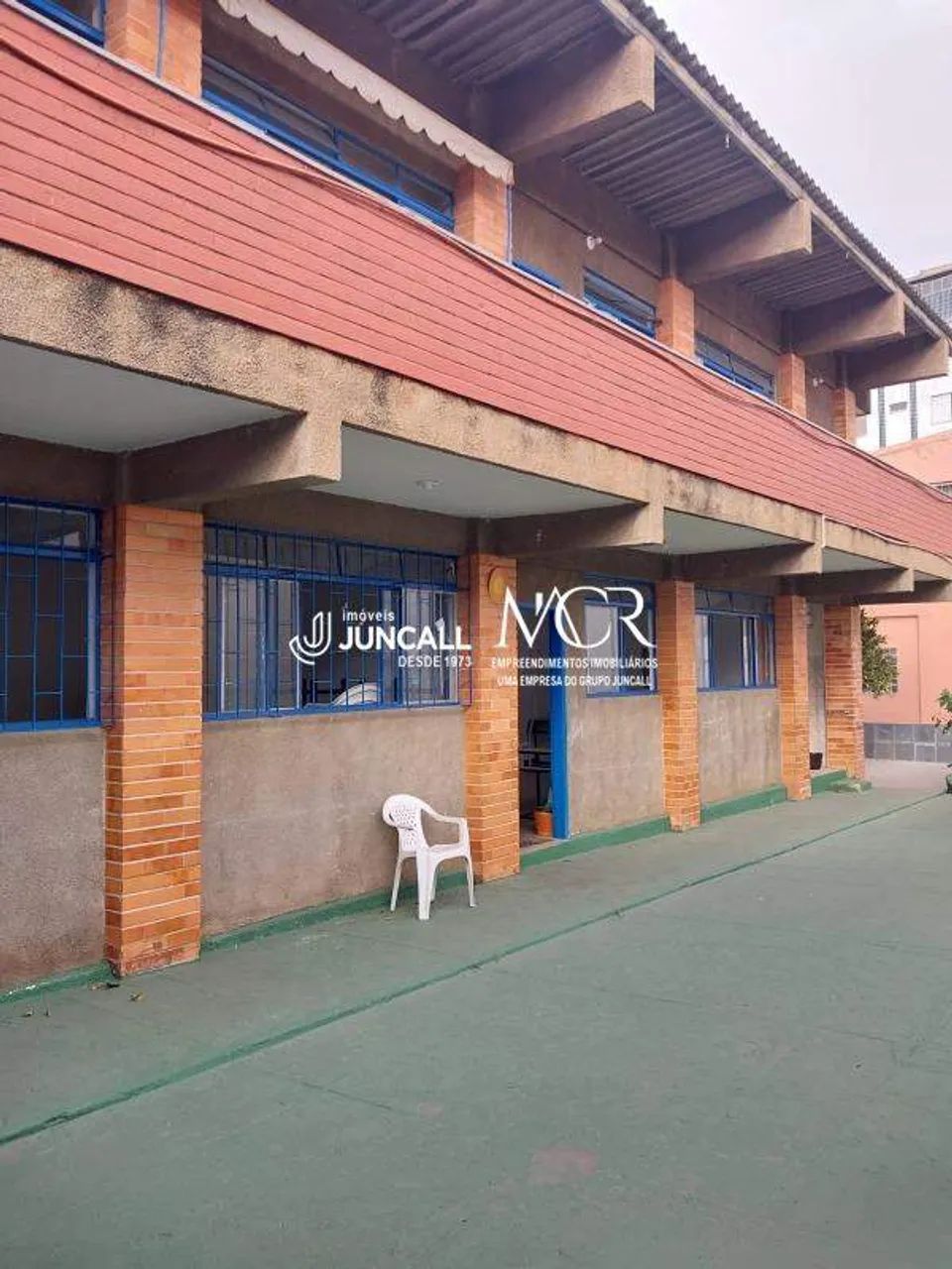 Casa com 6 quartos e 5 banheiros para locação no bairro Serra!