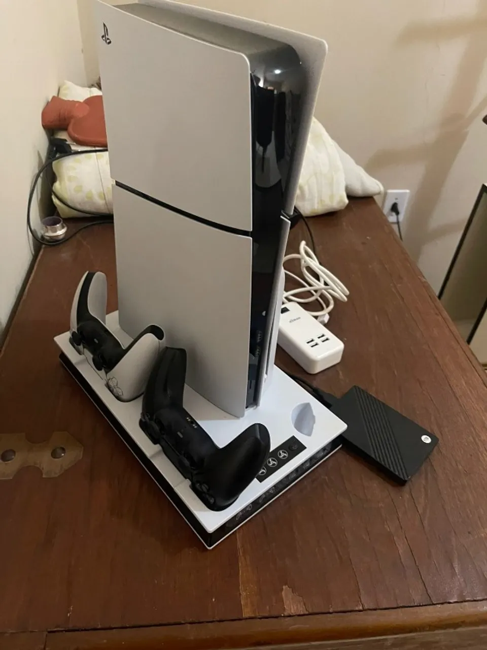 PS5 Slim + HD Externo + 2 Controles + Jogos + Base de carregamento com cooler