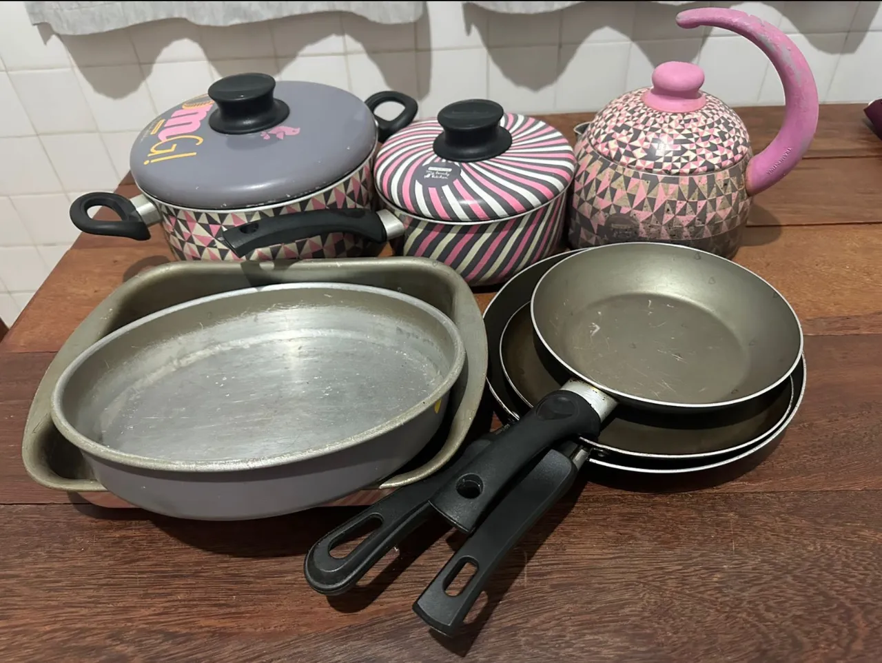 Conjunto de panelas e frigideiras