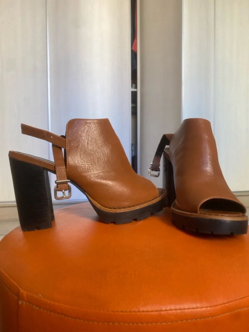 Sandália Ankle boot peep toe tratorada CARRANO marrom