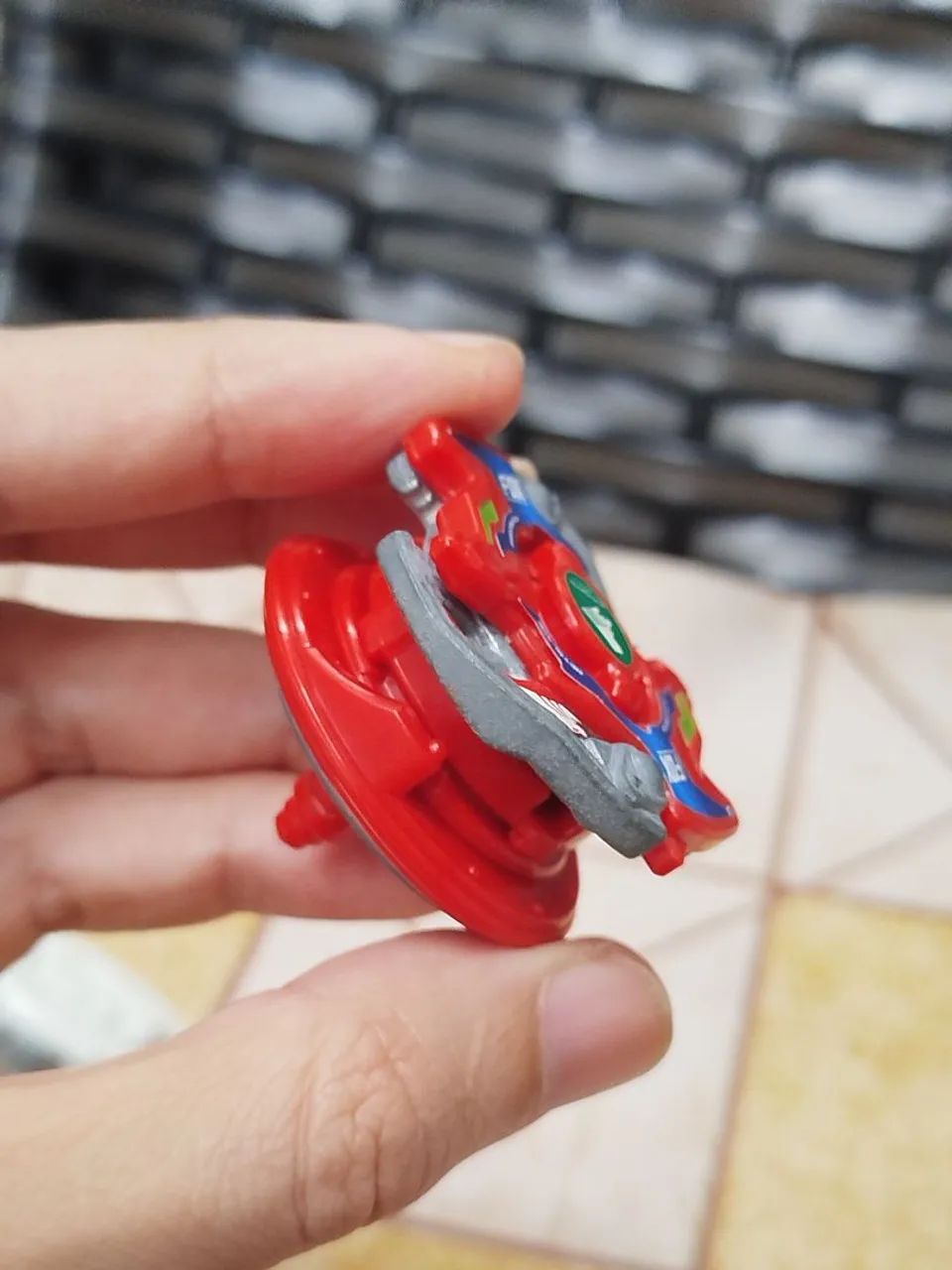 Beyblades HMS Phantom Fox MS (Red) e Gaia Dragoon MS (white) e  - Foto 3