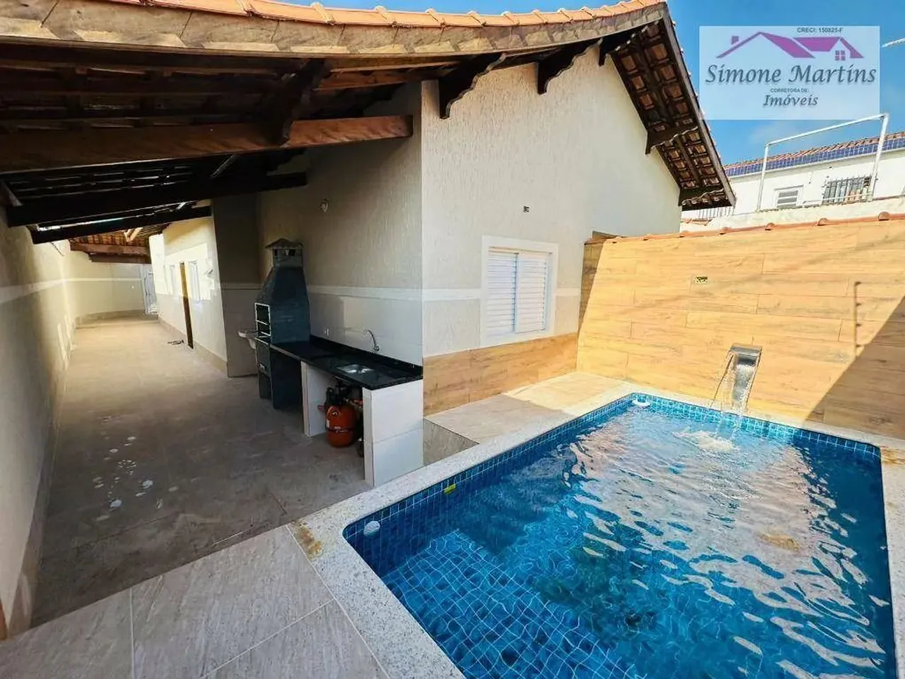 CASA NOVA COM PISCINA LADO PRAIA NA CIDADE DE MONGAGUÁ