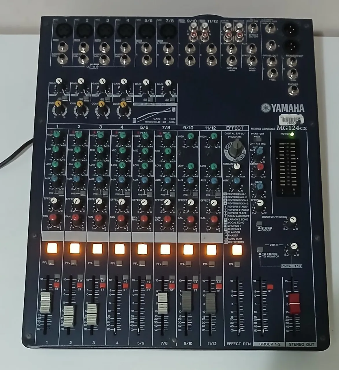 Mesa de Som Yamaha MG124CX usada em ótimo estado