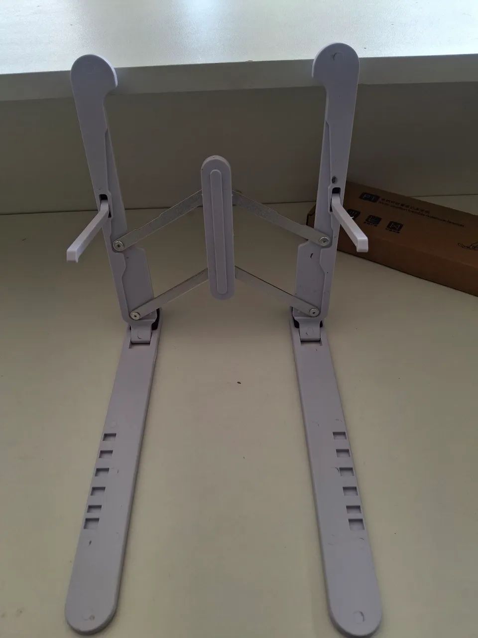Suporte para Laap Top e Notebook ajustável e dobrável  - Foto 4