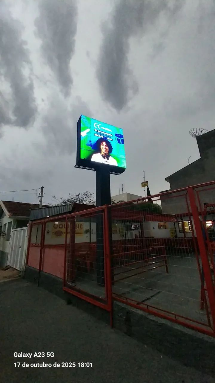 Telão de led 2x2mt acompanha torre em chapa de aço,  computador, cabos de rede ,em fun. 64167733777153120