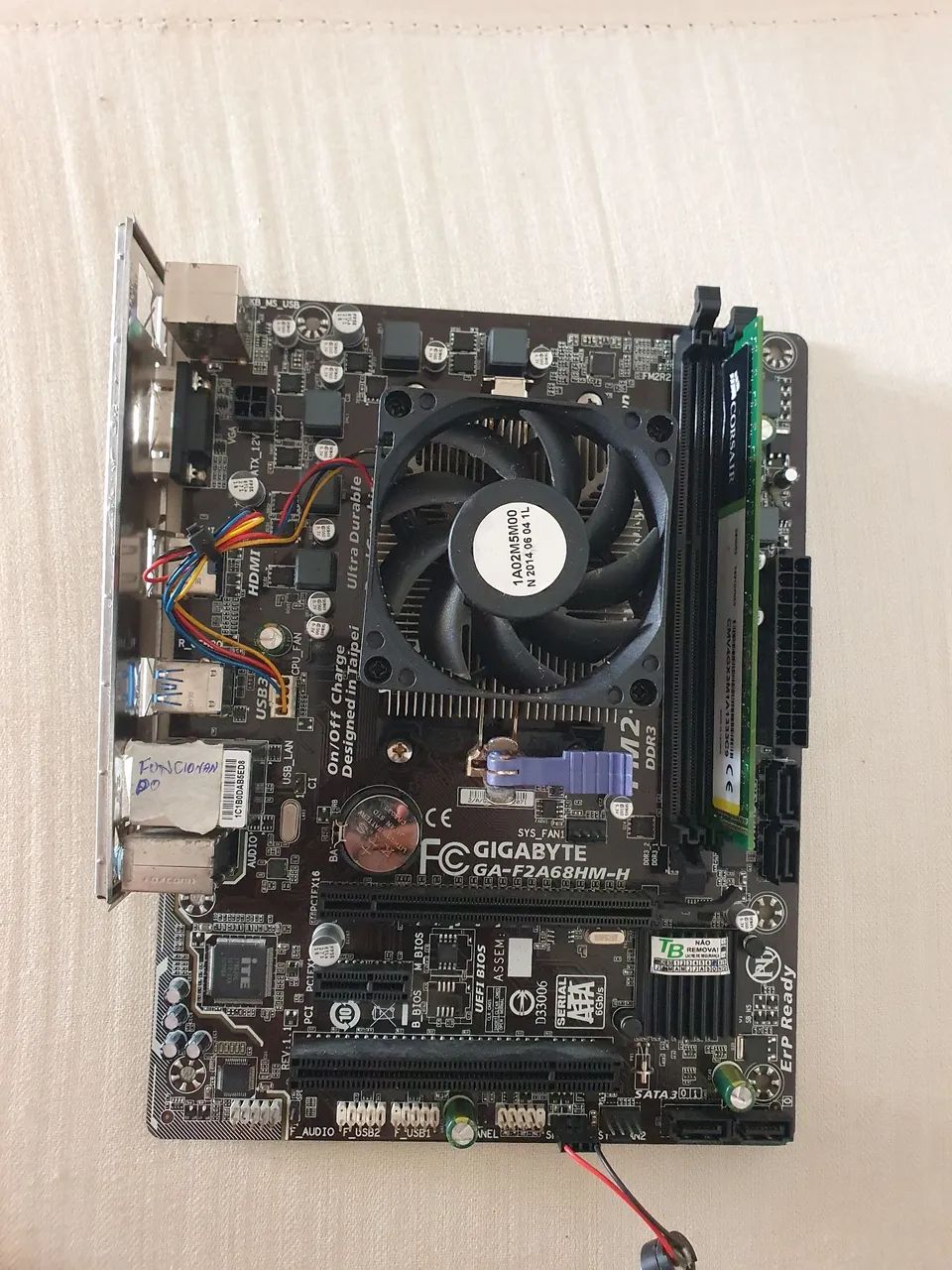 Kit placa mãe gigabyte.